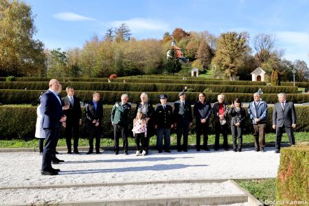 Ob 1. novembru smo se s polaganjem cvetja k osrednjim kamniškim spomenikom poklonili žrtvam vojn (52)